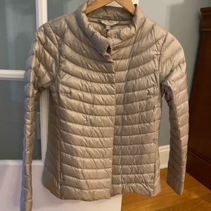 Athleta lightweight puffer jacket